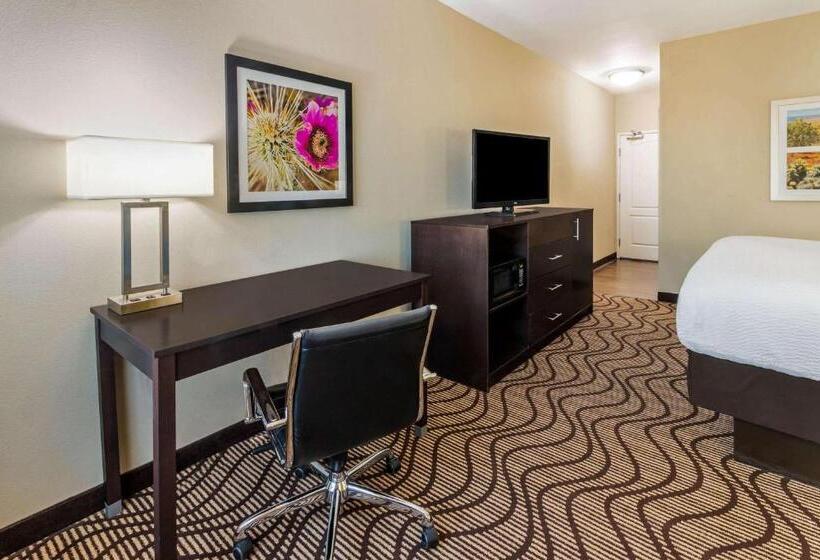 فندق La Quinta By Wyndham Artesia