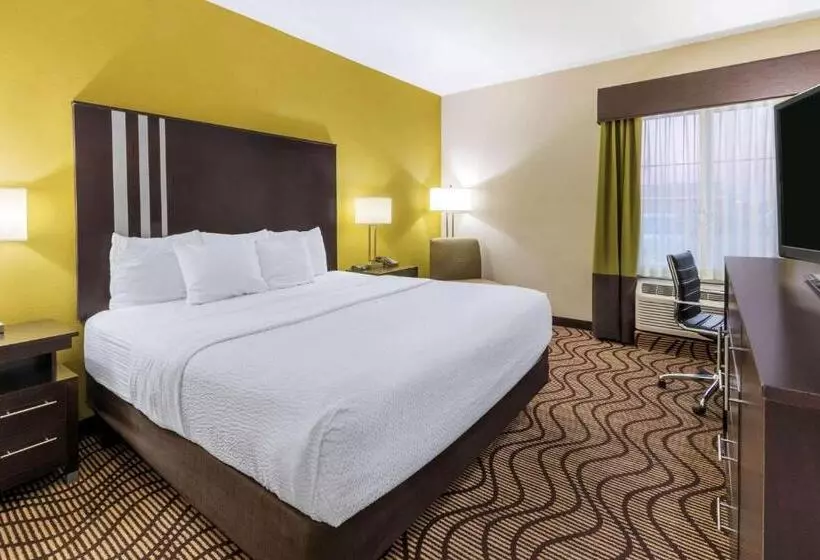 Отель La Quinta By Wyndham Artesia