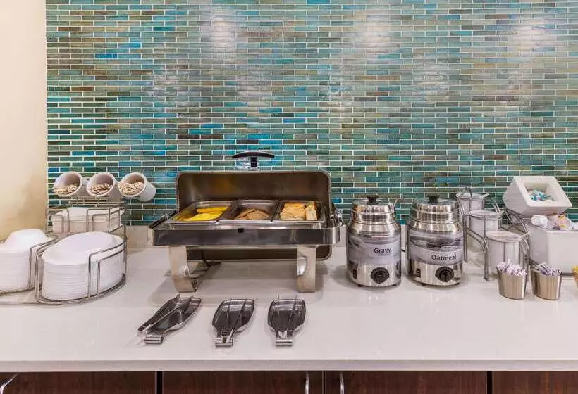 Отель La Quinta By Wyndham Artesia