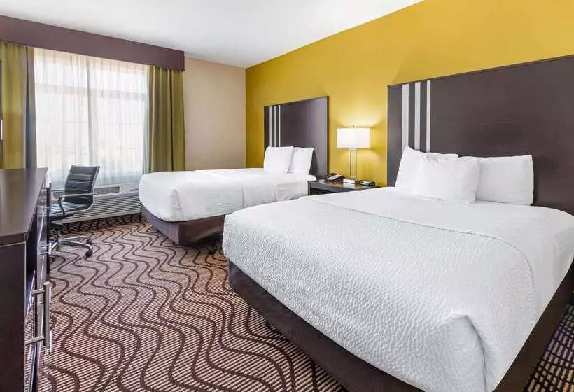 Отель La Quinta By Wyndham Artesia