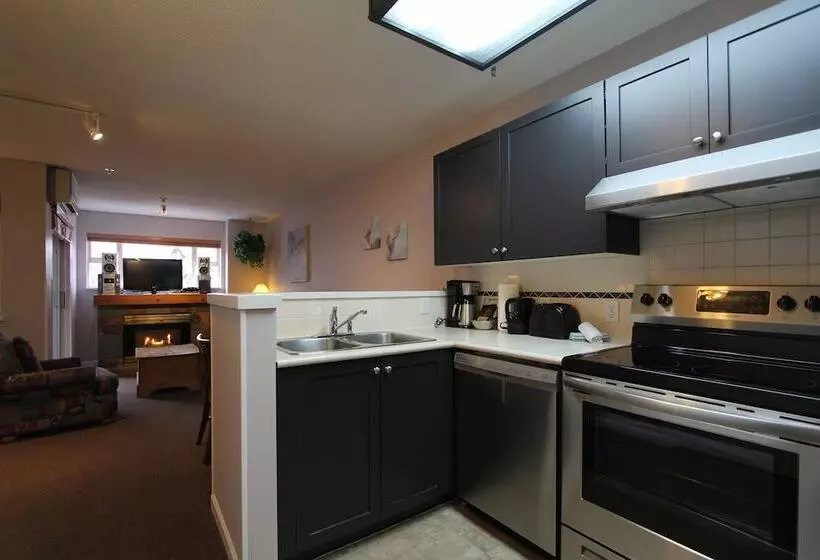 ホテル Marketplace Lodge By Whistler Retreats