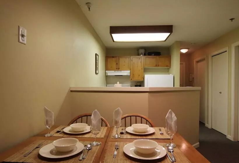 ホテル Marketplace Lodge By Whistler Retreats