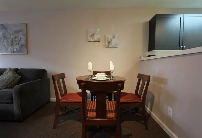 ホテル Marketplace Lodge By Whistler Retreats