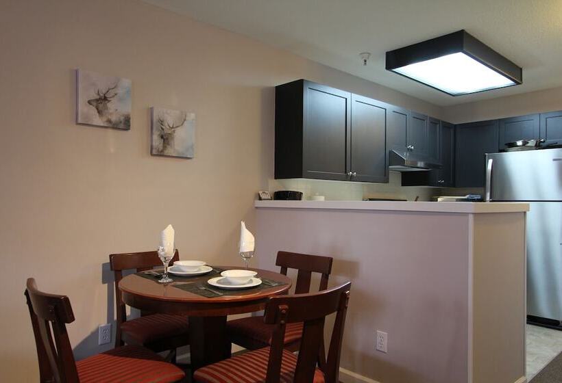 فندق Marketplace Lodge By Whistler Retreats