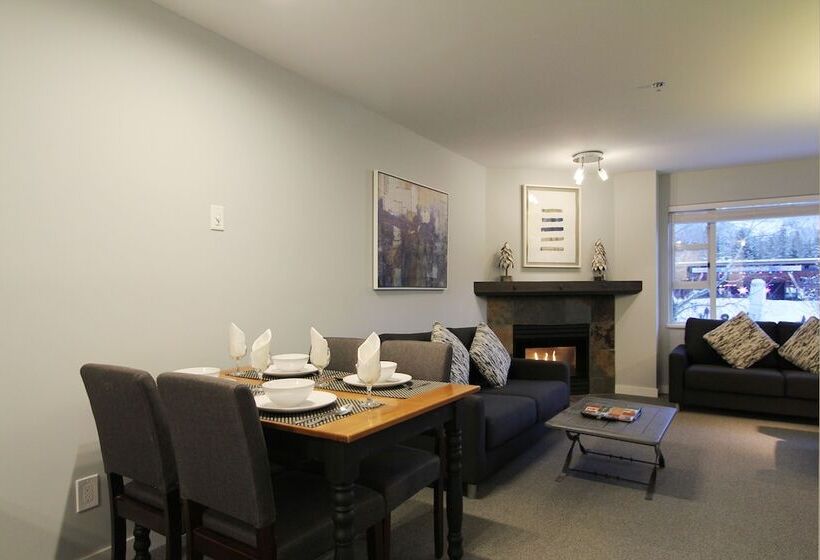 فندق Marketplace Lodge By Whistler Retreats