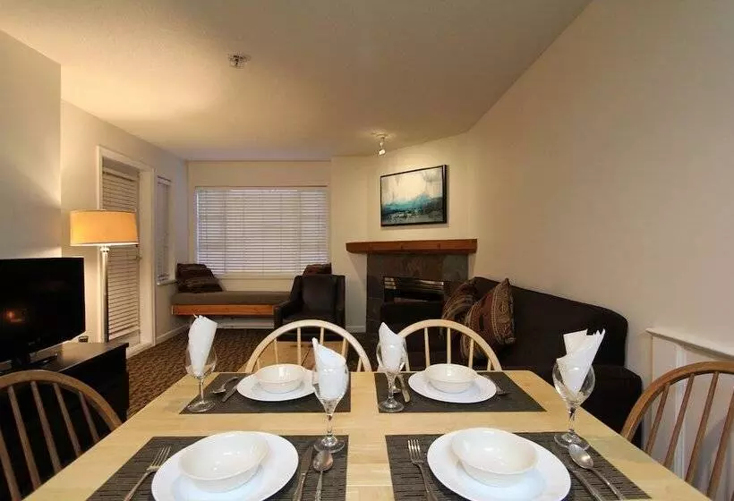 ホテル Marketplace Lodge By Whistler Retreats