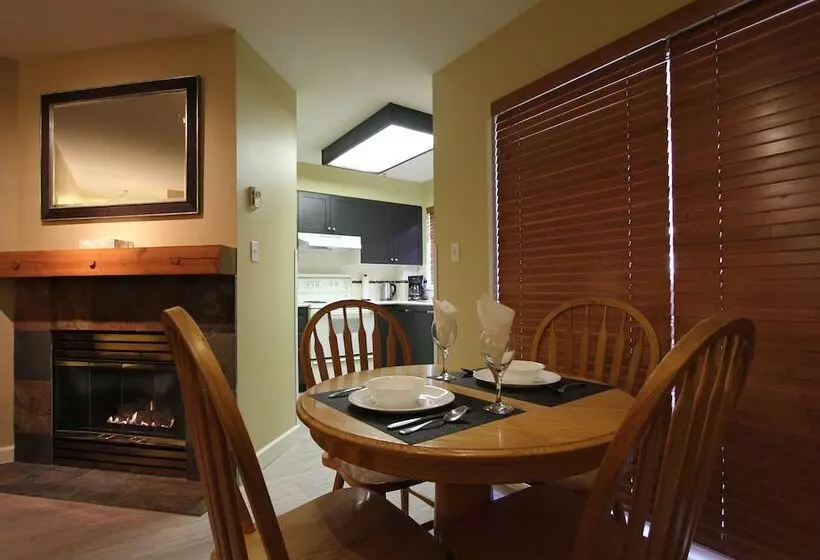 ホテル Marketplace Lodge By Whistler Retreats