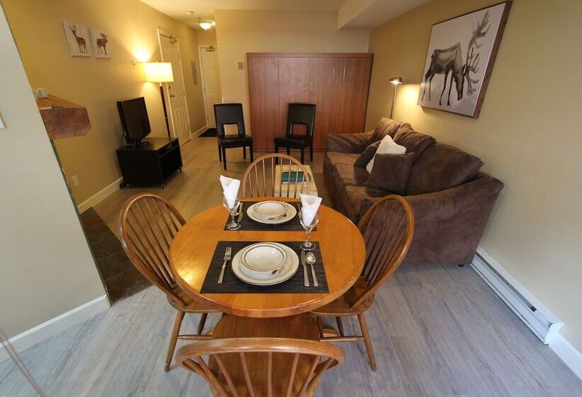 فندق Marketplace Lodge By Whistler Retreats