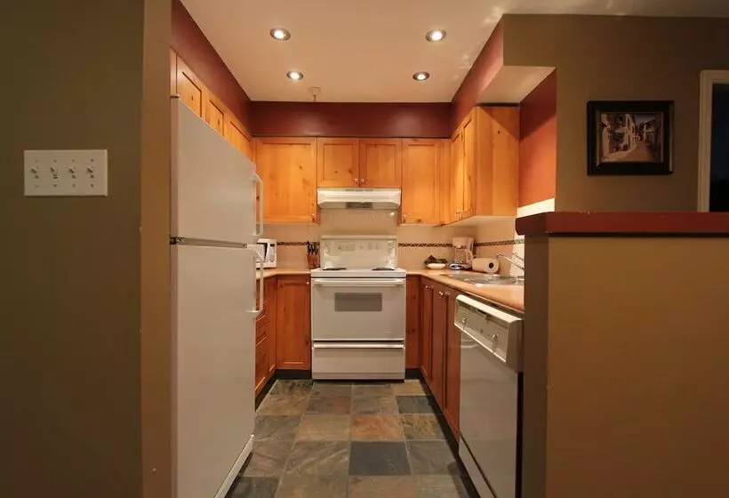 ホテル Marketplace Lodge By Whistler Retreats