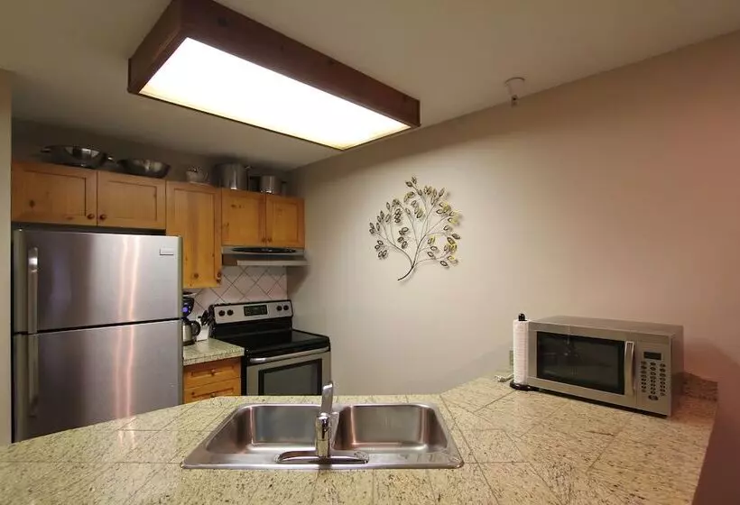 ホテル Marketplace Lodge By Whistler Retreats