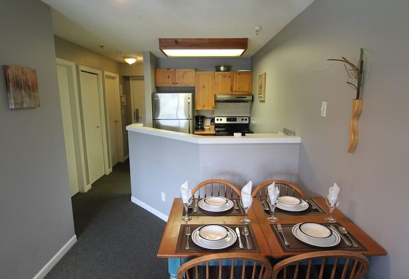 فندق Marketplace Lodge By Whistler Retreats