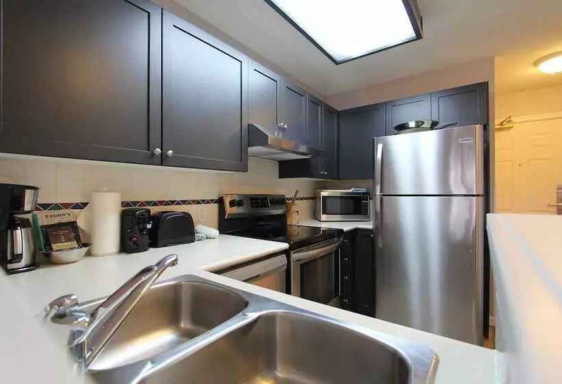 ホテル Marketplace Lodge By Whistler Retreats