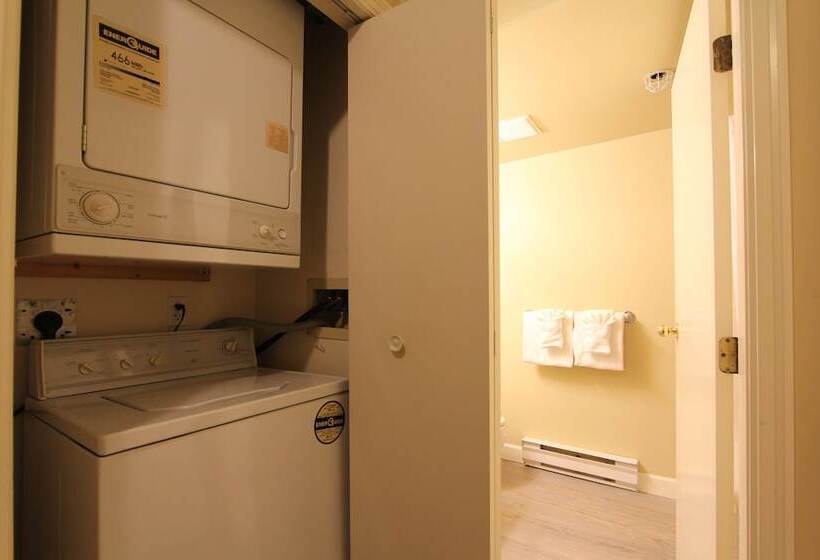 فندق Marketplace Lodge By Whistler Retreats