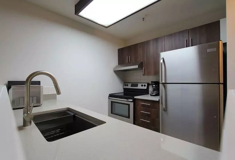 ホテル Marketplace Lodge By Whistler Retreats