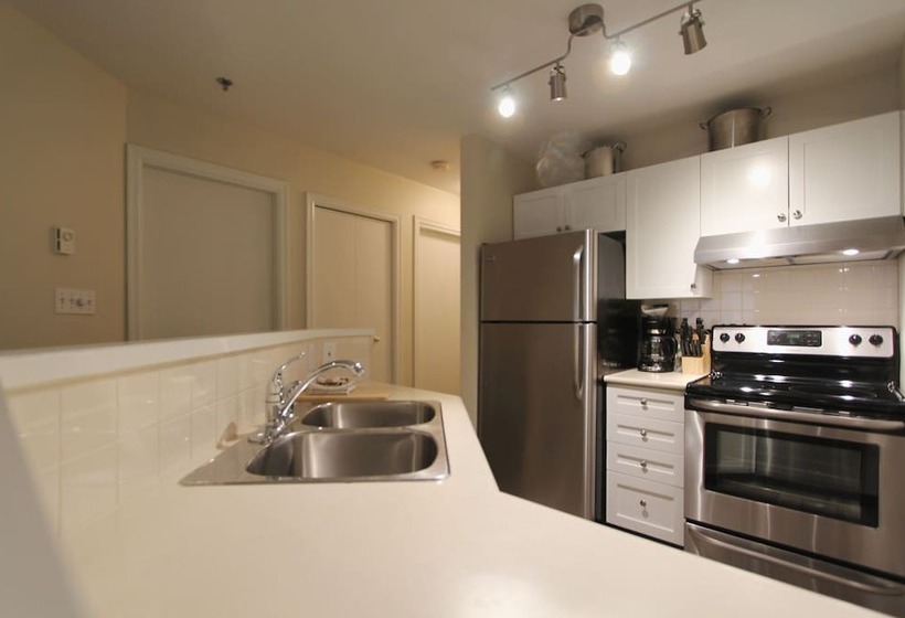 فندق Marketplace Lodge By Whistler Retreats