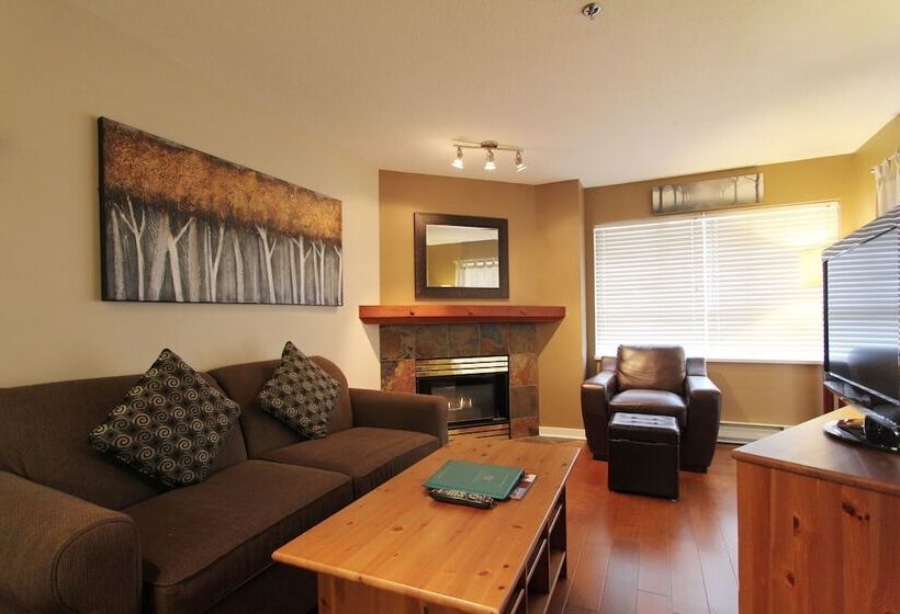 فندق Marketplace Lodge By Whistler Retreats