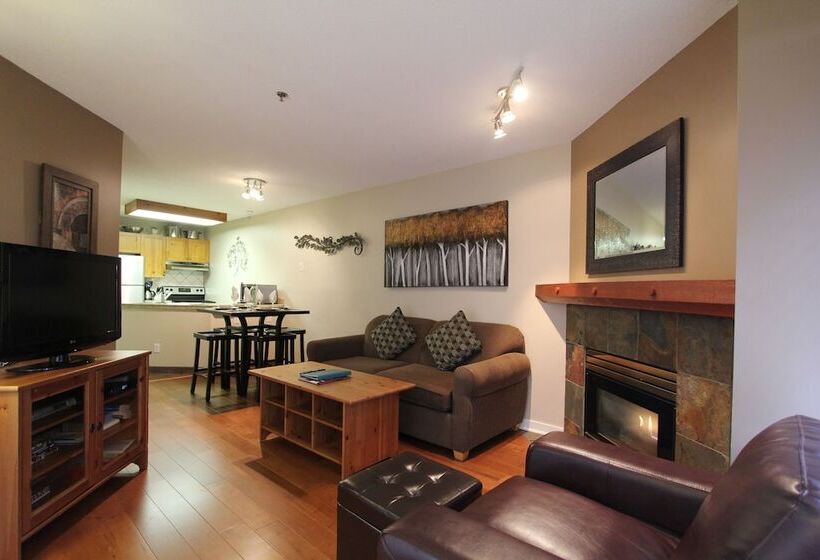 فندق Marketplace Lodge By Whistler Retreats