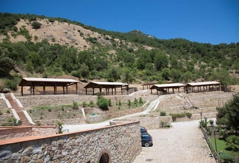 בית מלון כפרי Masseria Rocca Di Gonato