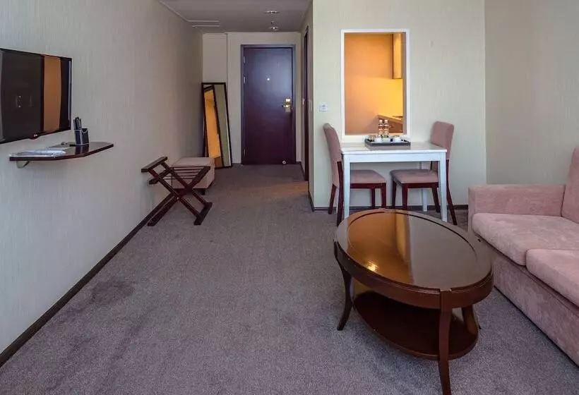 Отель Mega Palace