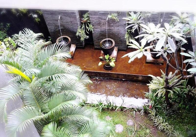 فندق Montana Malang