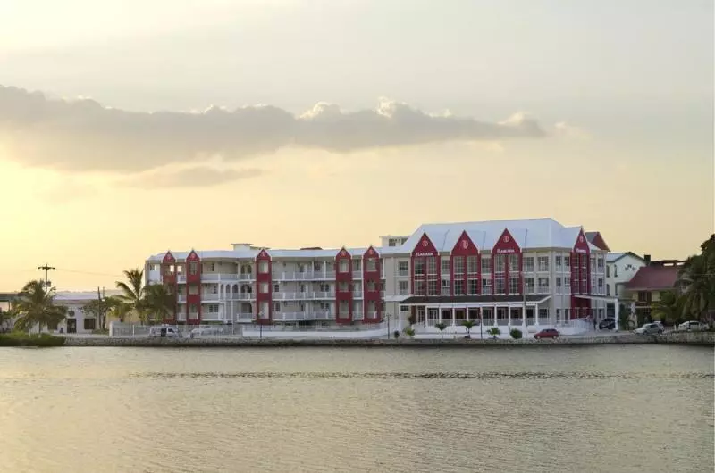 هتل Ramada Tikal Isla De Flores