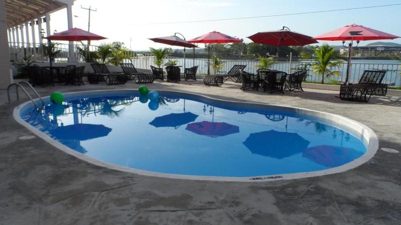 هتل Ramada Tikal Isla De Flores