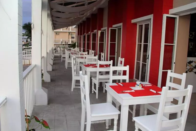 هتل Ramada Tikal Isla De Flores