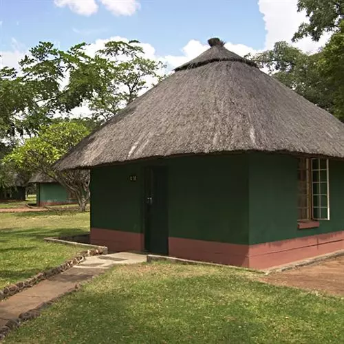 هتل Victoria Falls Restcamp And Lodges