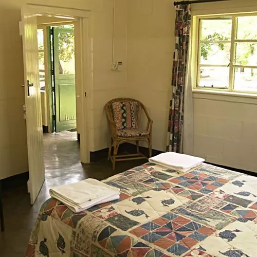 هتل Victoria Falls Restcamp And Lodges