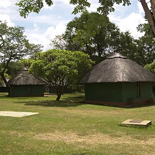 هتل Victoria Falls Restcamp And Lodges
