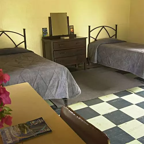 هتل Victoria Falls Restcamp And Lodges