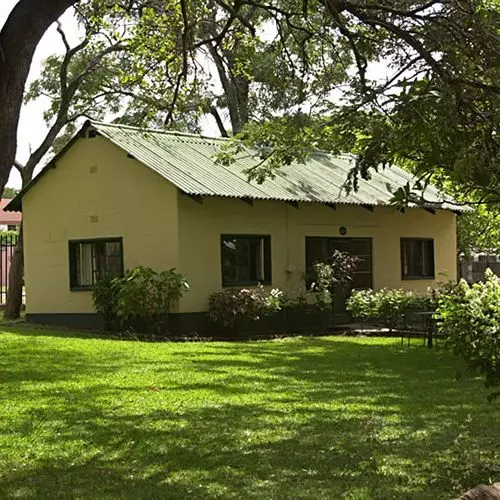 هتل Victoria Falls Restcamp And Lodges