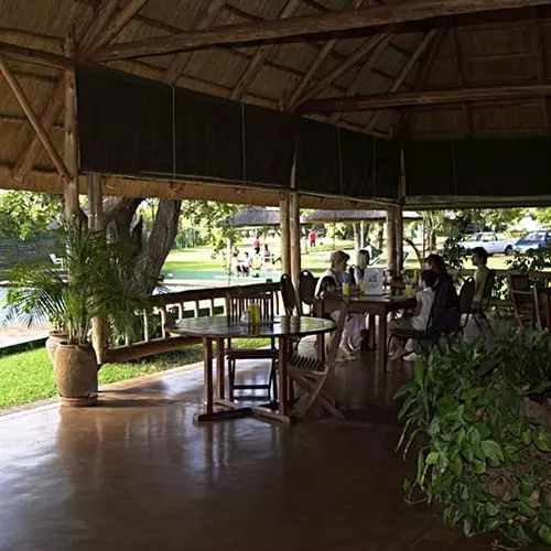 هتل Victoria Falls Restcamp And Lodges