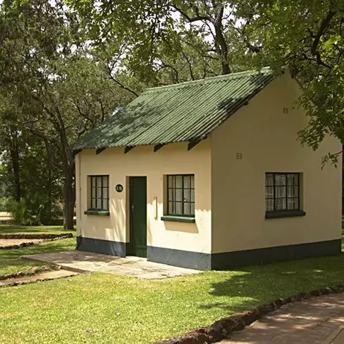 هتل Victoria Falls Restcamp And Lodges