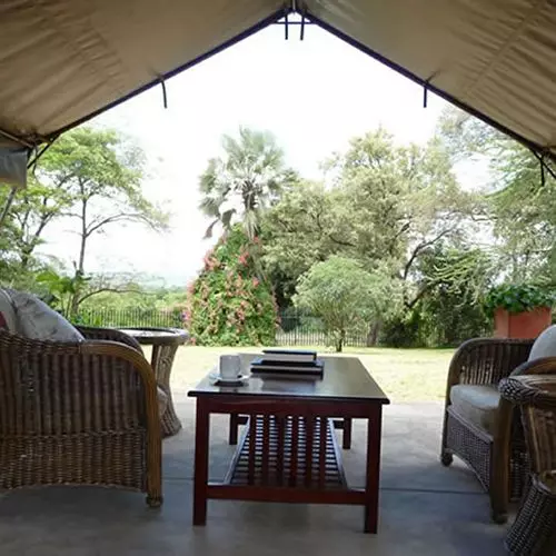هتل Victoria Falls Restcamp And Lodges
