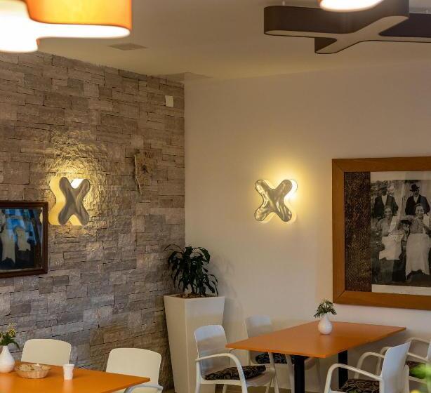 Velanera Hotel & Restaurant