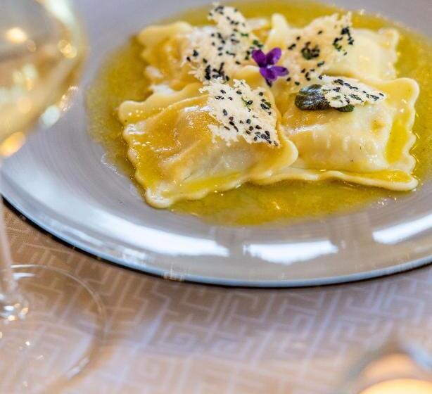 Velanera Hotel & Restaurant