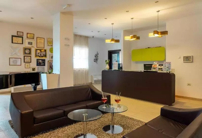 Velanera Hotel & Restaurant