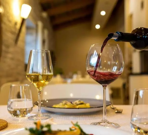 Velanera Hotel & Restaurant