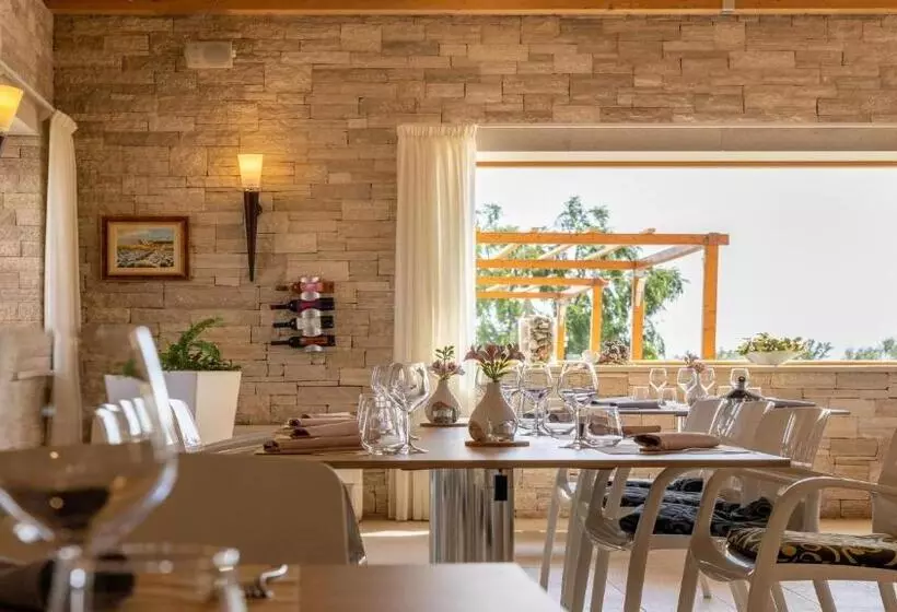 Velanera Hotel & Restaurant