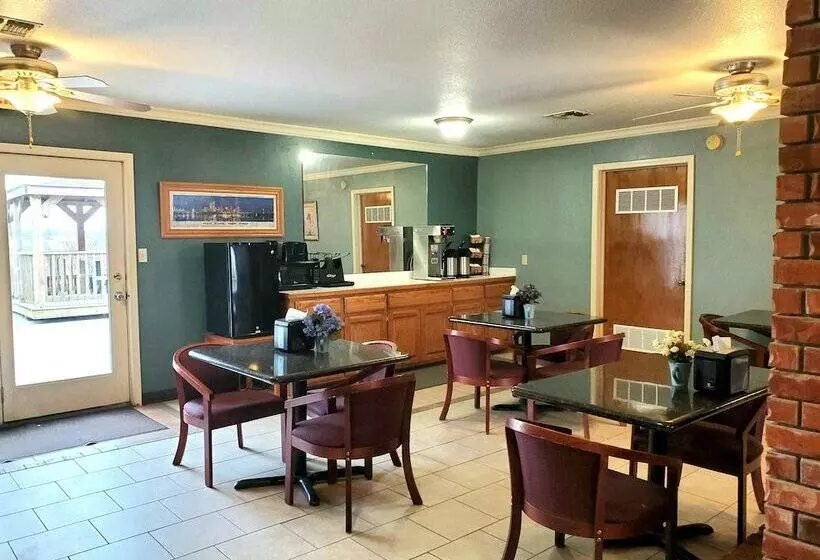 Отель Candlelight Inn & Suites Hwy 69 Near Mcalester