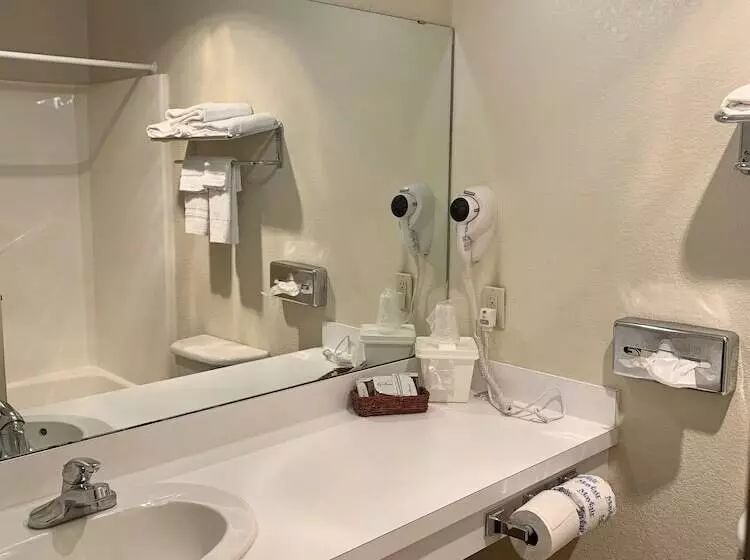 Отель Candlelight Inn & Suites Hwy 69 Near Mcalester