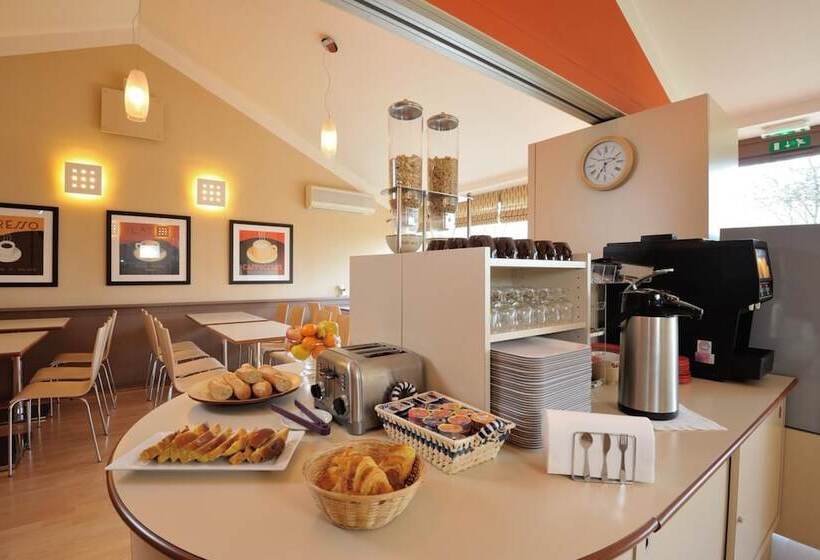 ホテル Contact Hôtel Du Parc Nantes Ouest Orvault