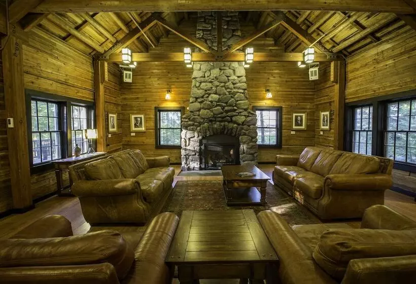 ホテル Lake Mcdonald Lodge   Inside The Park