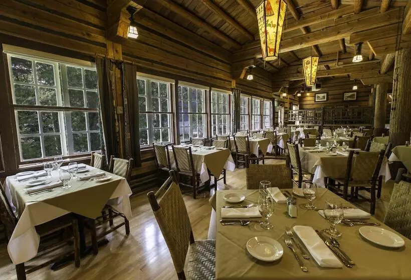 ホテル Lake Mcdonald Lodge   Inside The Park