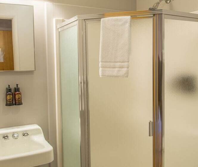 فندق Lake Mcdonald Lodge Inside The Park