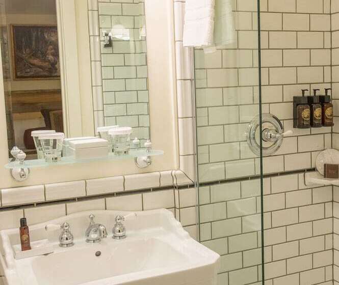 فندق Lake Mcdonald Lodge Inside The Park