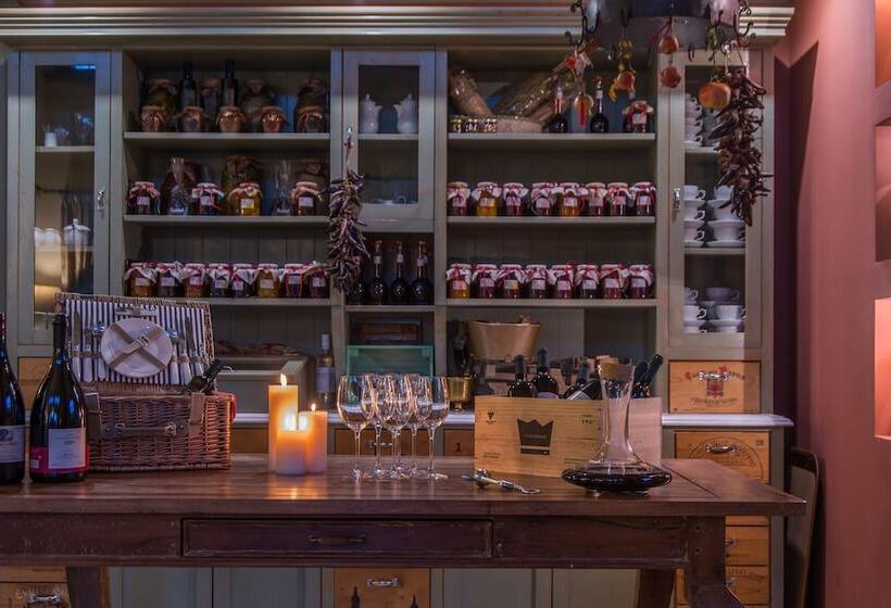 Отель Pirrion Wellness Boutique