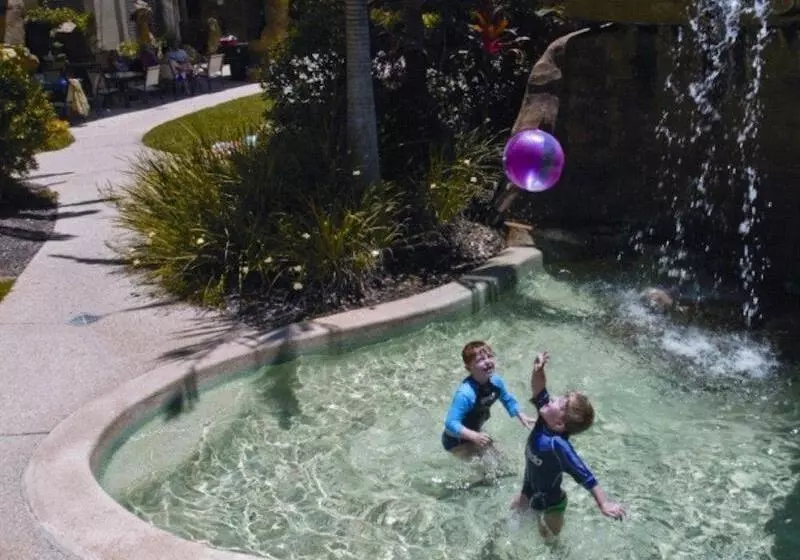 ホテル The Mirage Resort Alexandra Headland