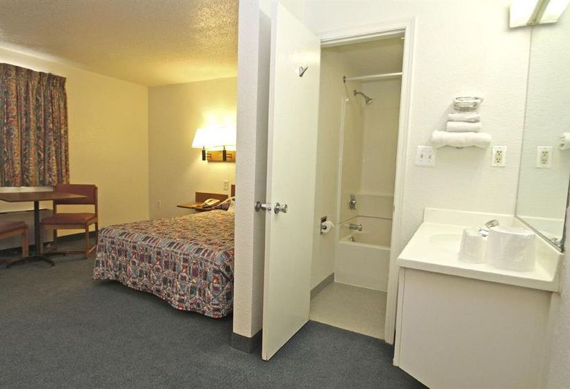 فندق على الطريق Relax Inn Topeka